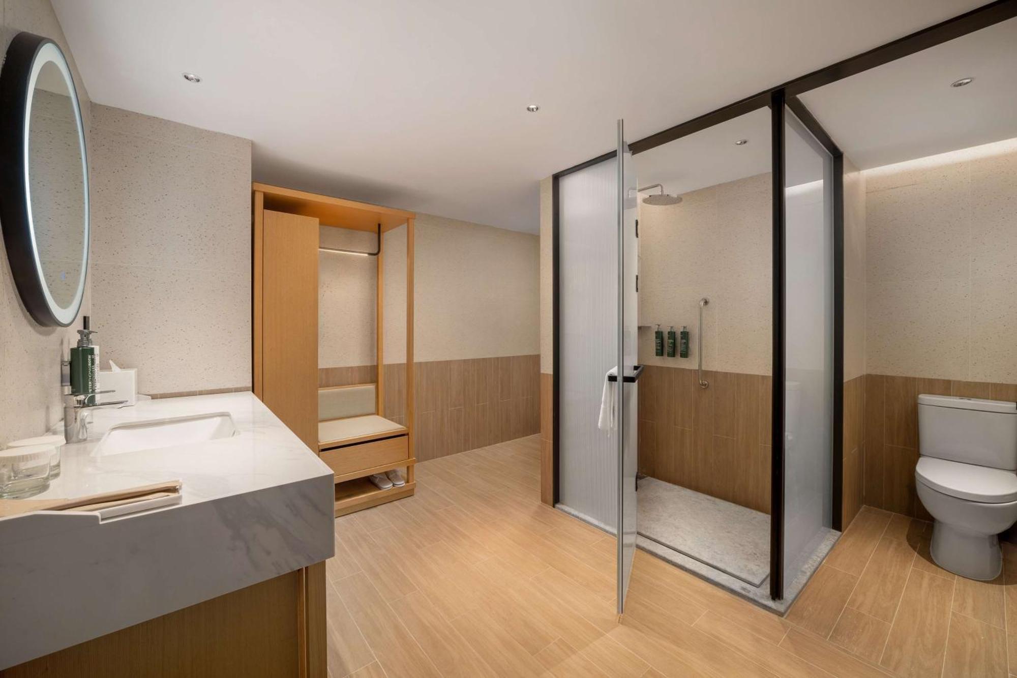 Hilton Garden Caoyang Hotel 4*