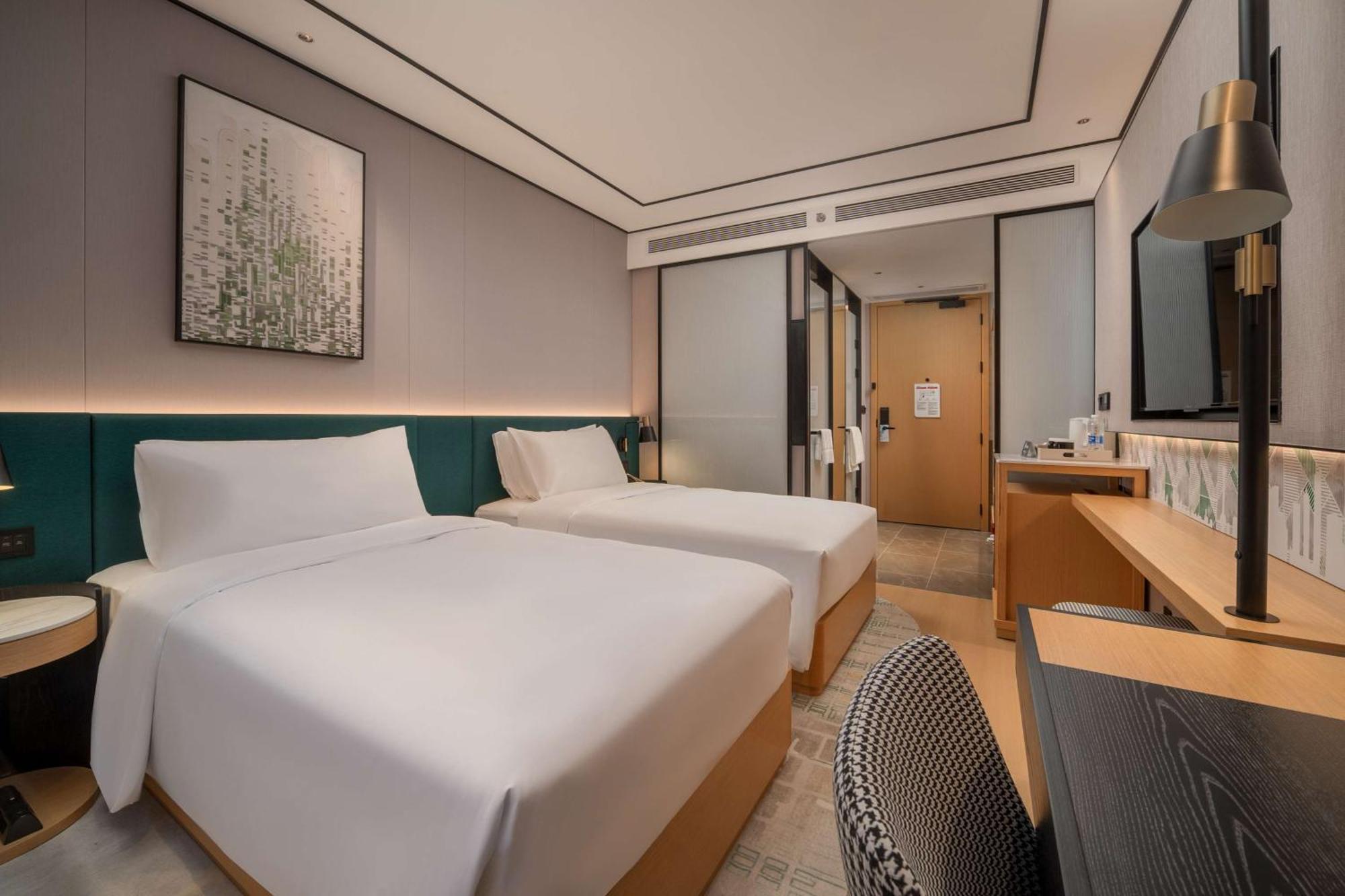Hilton Garden Caoyang 4*