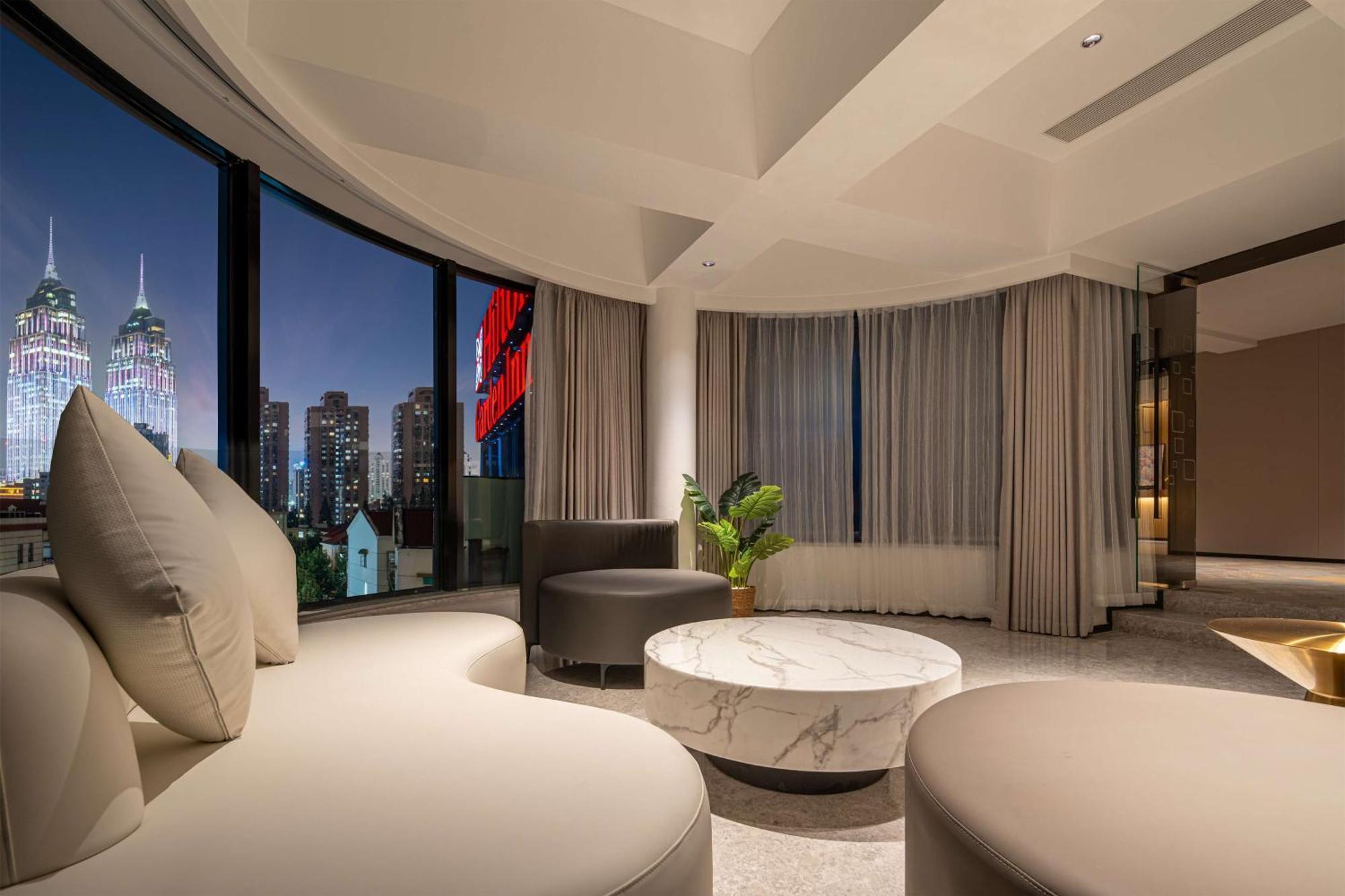 Hilton Garden Caoyang Hotel 4*