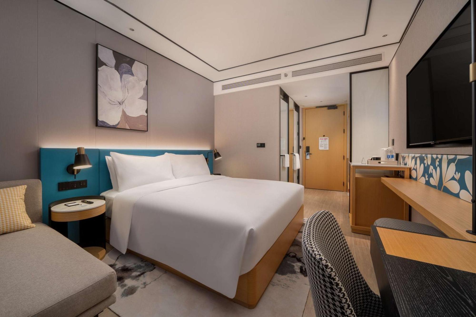Hilton Garden Caoyang 4*