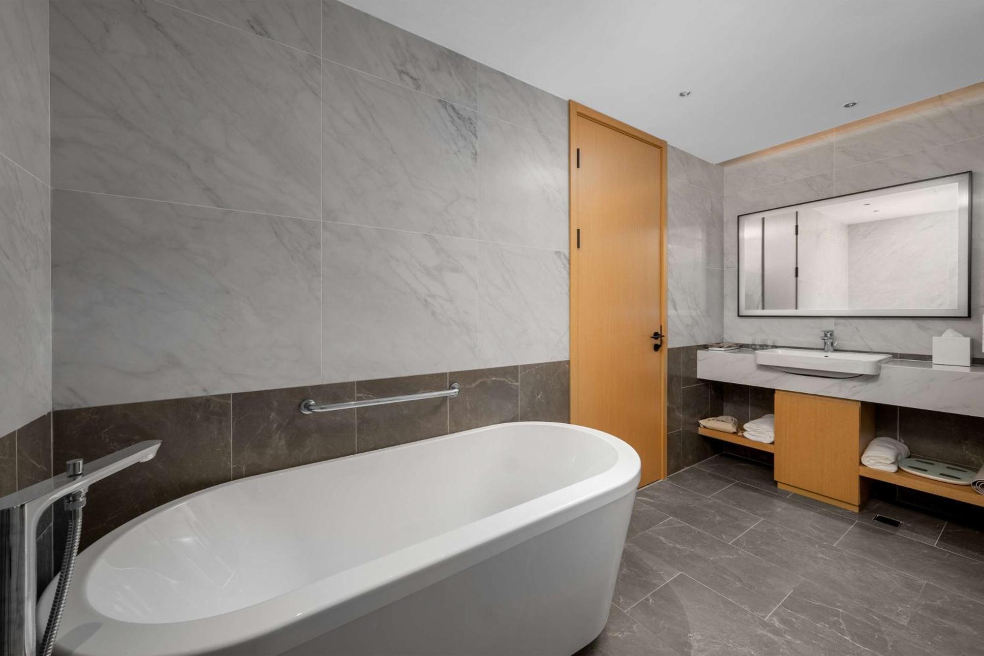 Hilton Garden Caoyang