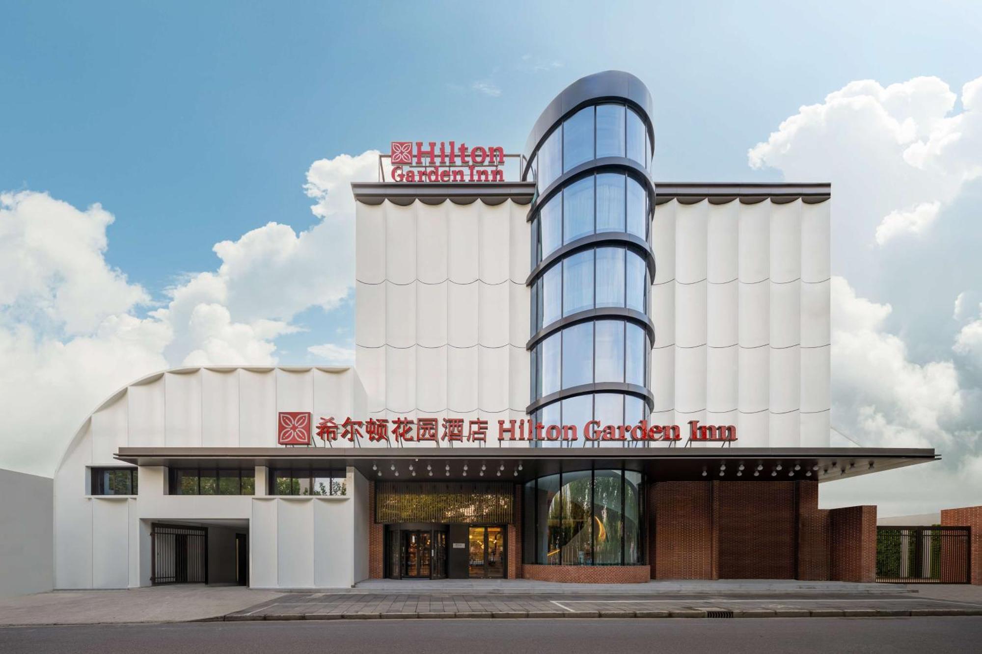 Hilton Garden Caoyang Hotel 4*