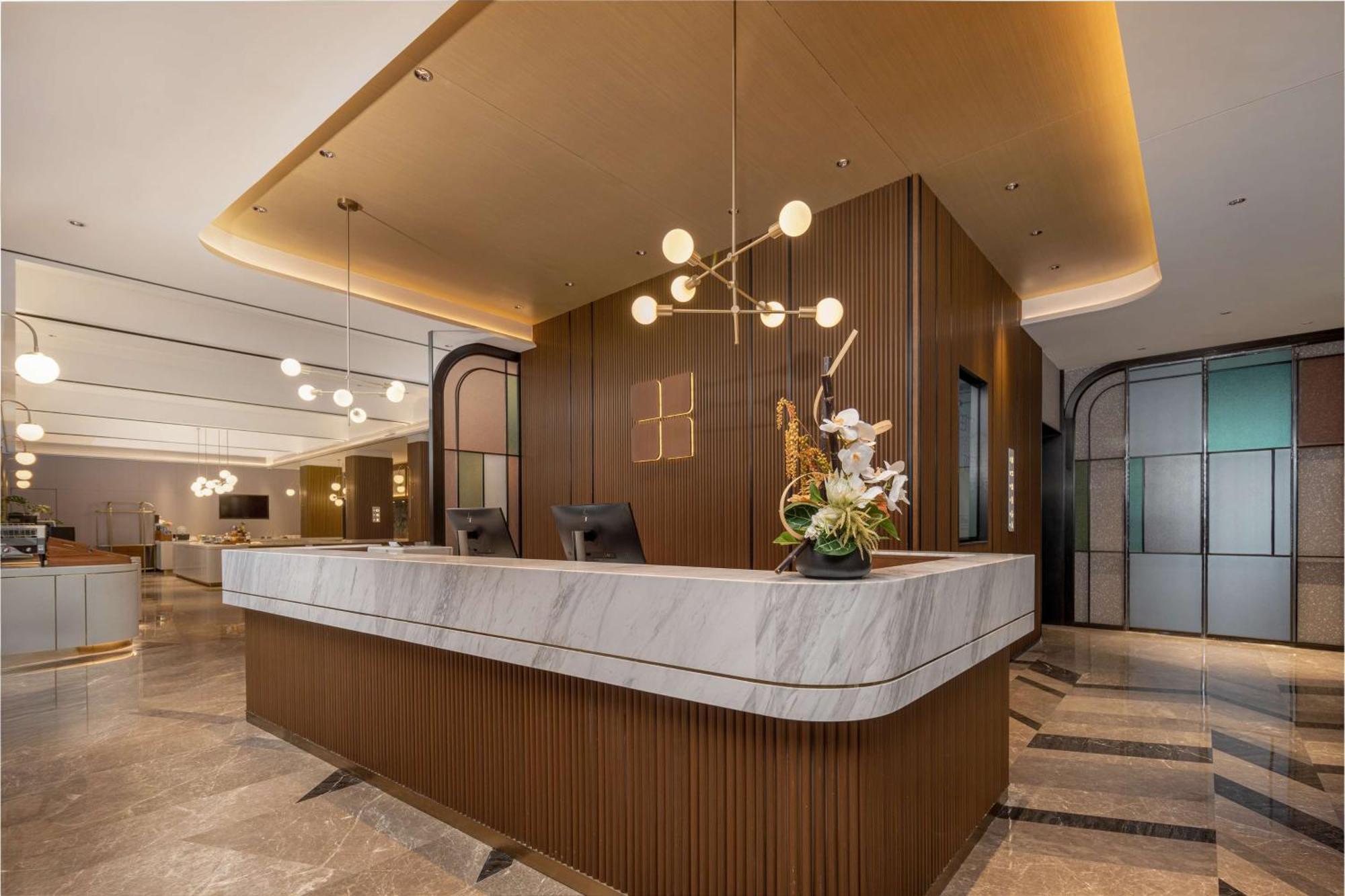 Hilton Garden Caoyang 4*