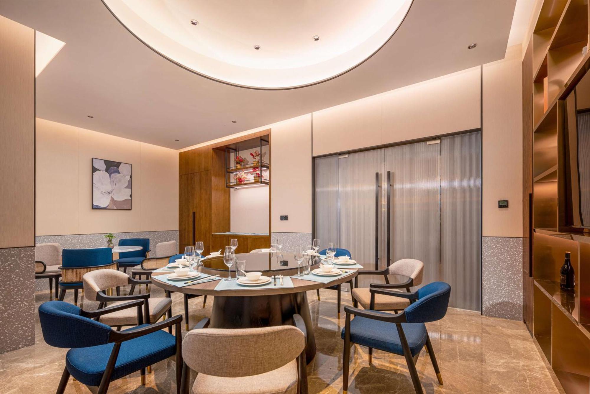Hilton Garden Caoyang Hotel